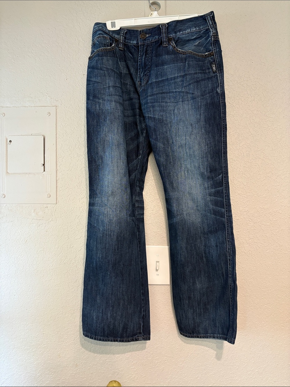 Silver Jeans Men’s Bootcut Jeans in Dark Wash - Picture 5 of 14